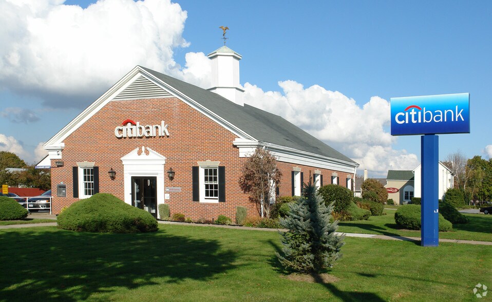 Primary Photo Of 835 Montauk Hwy, Bayport Bank For Lease