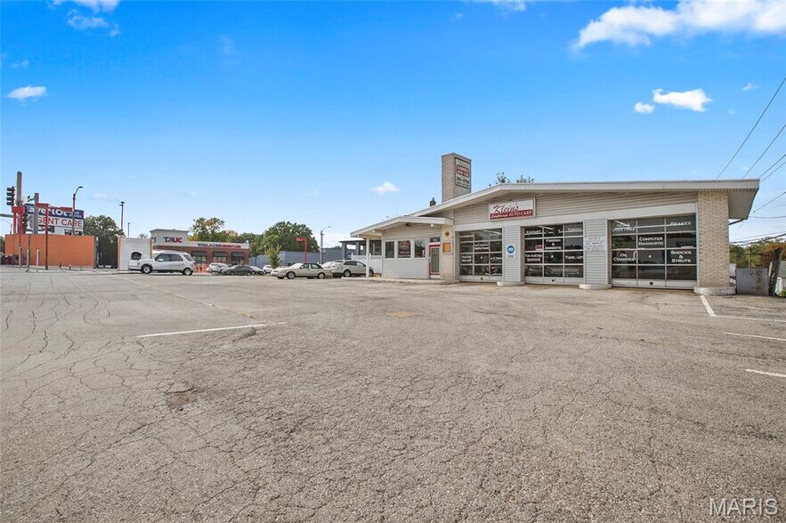 More Photos Of 6821 Morganford Rd, Saint Louis Auto Repair For Sale