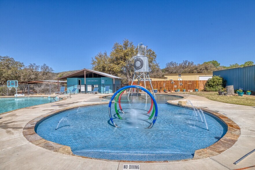 More Photos Of 49 Encino Dr, Concan Convenience Store For Sale