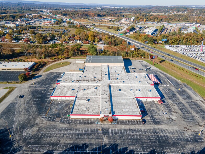 More Photos Of 400 Direct Connection Dr, Rossville Freestanding For Lease