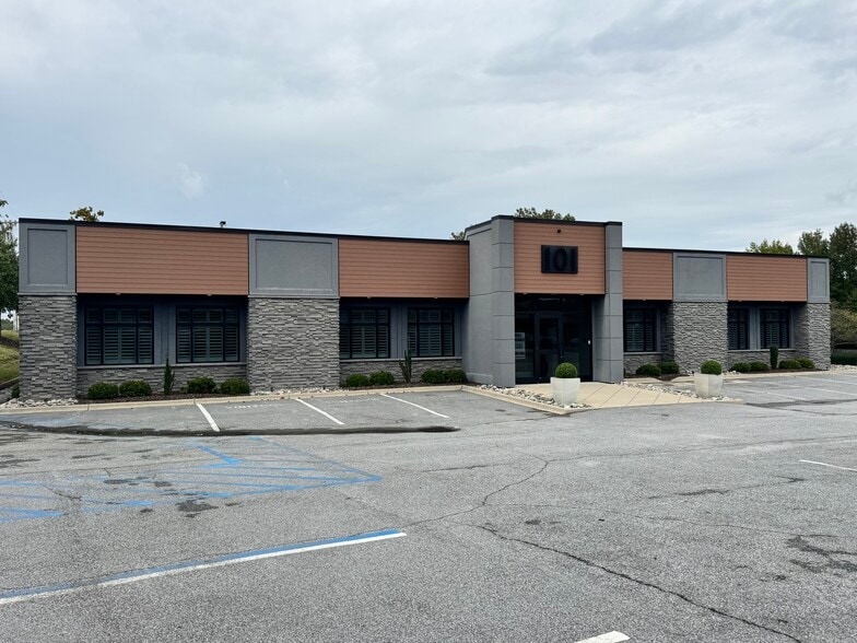 More Photos Of 101 Neal Pl, High Point Office For Lease