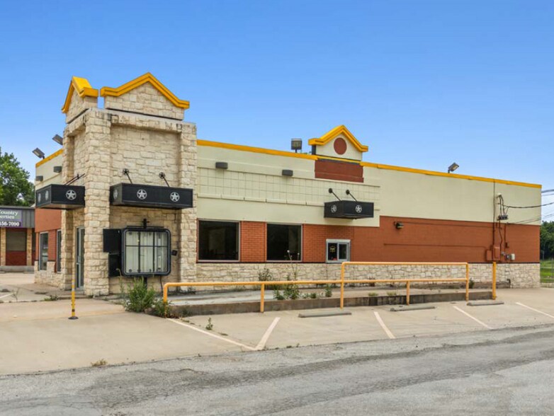 More Photos Of 1602 S Bridge St, Brady Fast Food For Sale