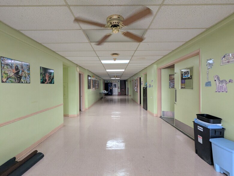 More Photos Of 715 Orleans St, Beaumont Office For Sale