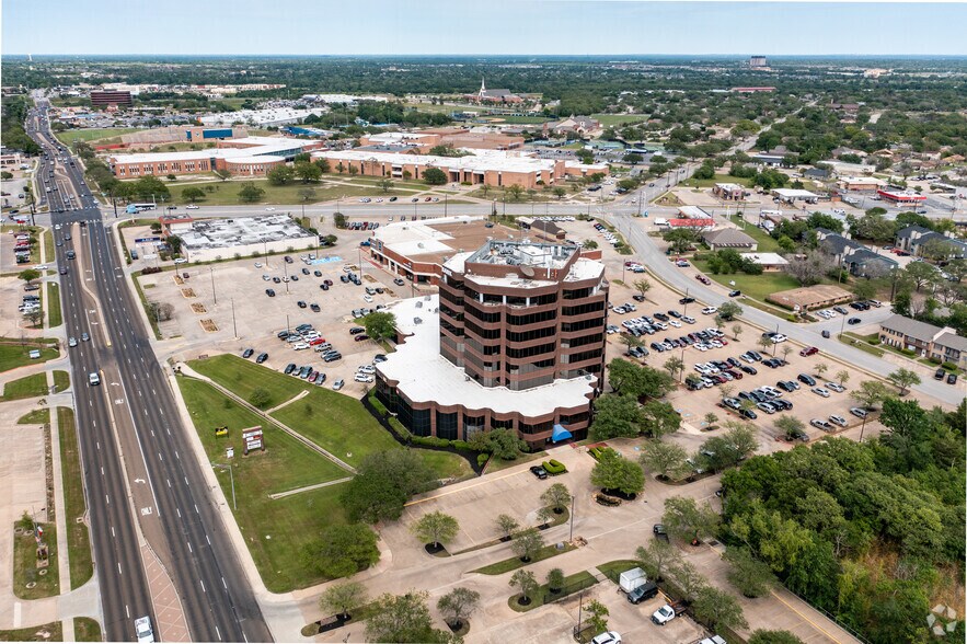 More Photos Of 1716 Briarcrest Dr, Bryan Office For Lease