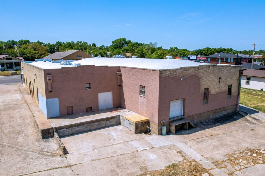 More Photos Of 815 W Broadway St, Ardmore Freestanding For Sale