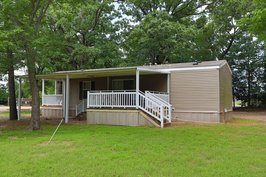 More Photos Of 1083 N 4290 Rd, Hugo Hotel For Sale