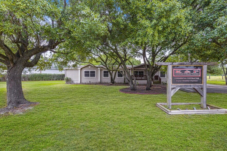 More Photos Of 9949 Clodine Rd, Richmond Office For Sale