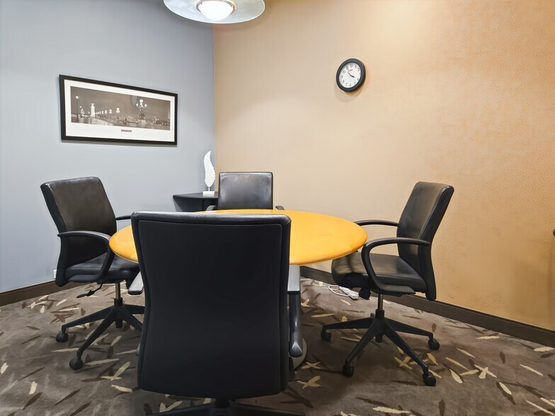 More Photos Of 1415 W 22nd St, Oak Brook Coworking Space