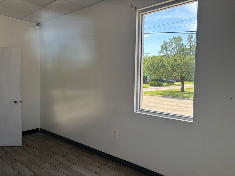 More Photos Of 5617 Mccart Ave, Fort Worth Restaurant For Lease