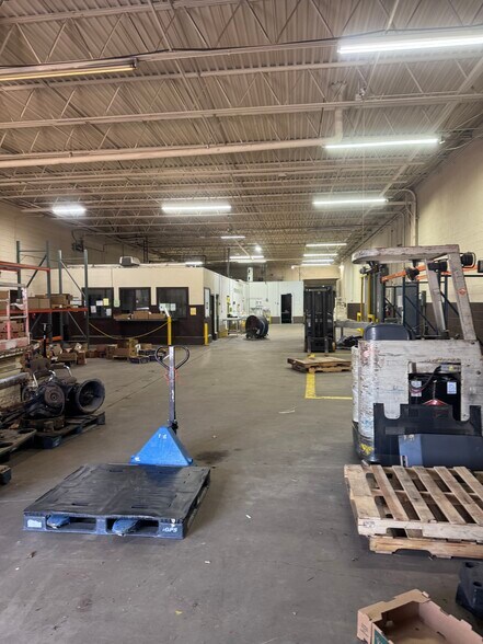 More Photos Of 8716 SE 15th St, Oklahoma City Distribution For Sale