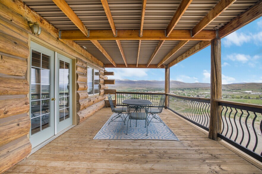 More Photos Of 13 Gott Ln, Salmon Hospitality For Sale