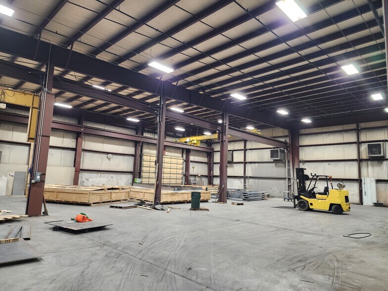 More Photos Of 1011 Industrial Ct, Moscow Mills Warehouse For Lease