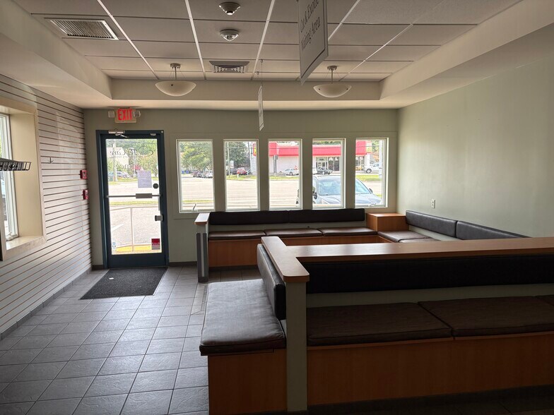 More Photos Of 5201 Virginia Beach Blvd, Virginia Beach Veterinarian Kennel For Lease