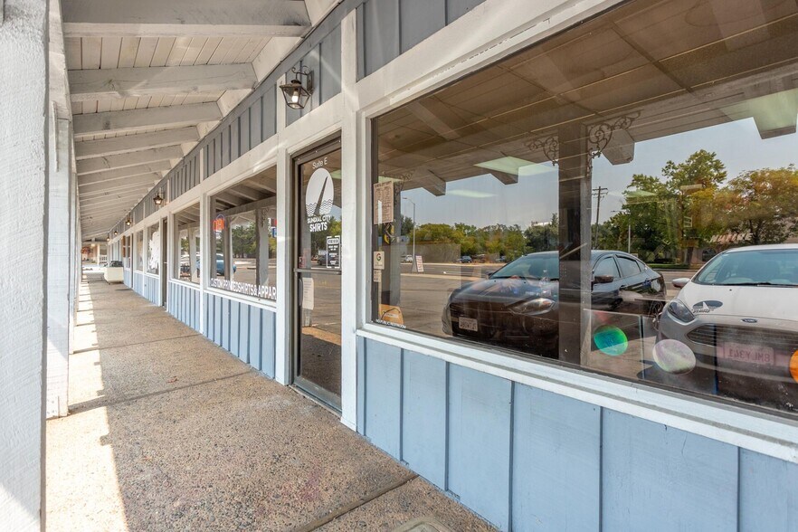 More Photos Of 1556 Hartnell Ave, Redding Office For Sale