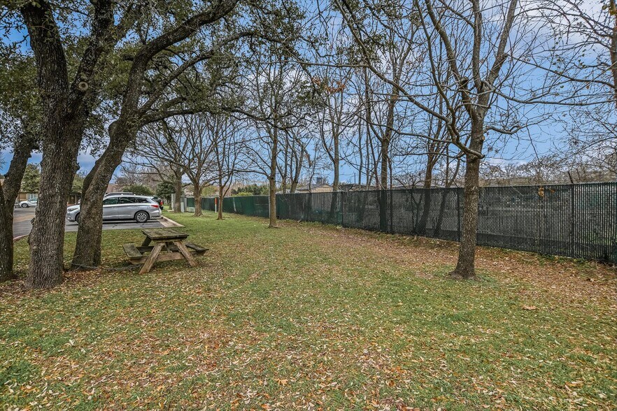 More Photos Of 13284 Pond Springs Rd, Austin Office For Sale