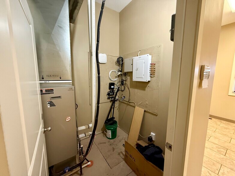 More Photos Of 9005 127 Av NW, Edmonton Flex For Lease