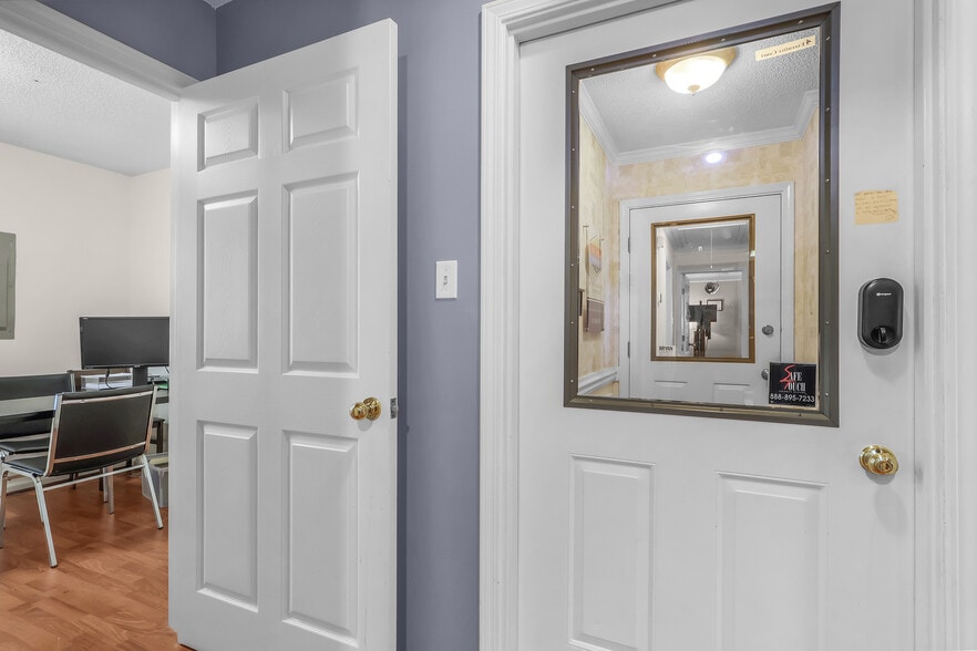 More Photos Of 10375 Ford Ave, Richmond Hill Office For Sale