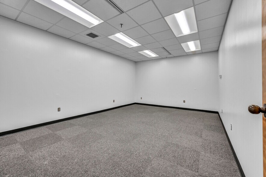 More Photos Of 290 Roberts St, East Hartford Office For Lease