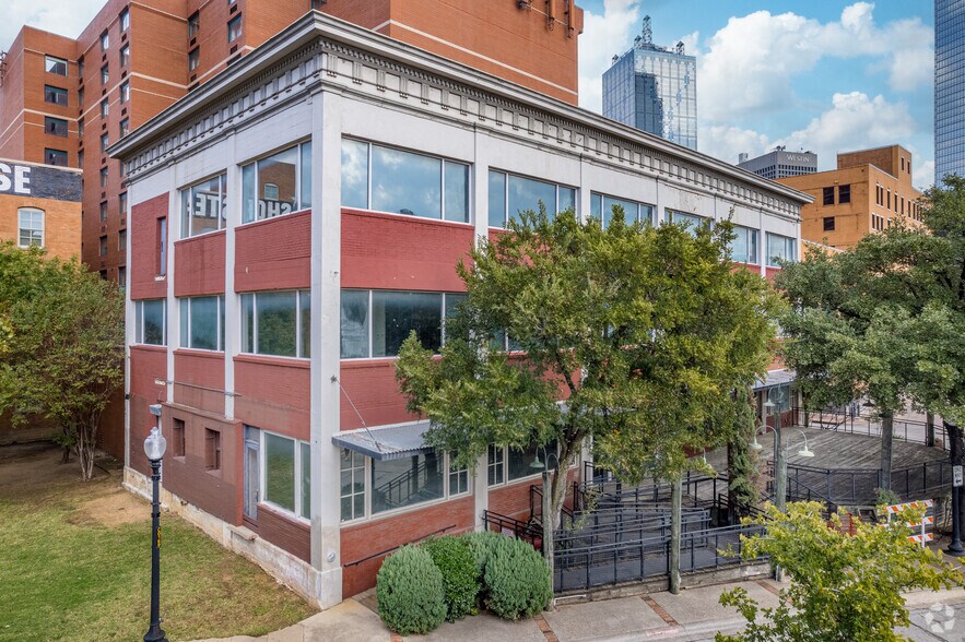 More Photos Of 1800 N Market St, Dallas Restaurant For Lease