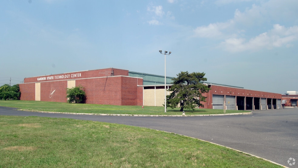 More Photos Of 4000 Bordentown Ave, Sayreville Manufacturing For Lease