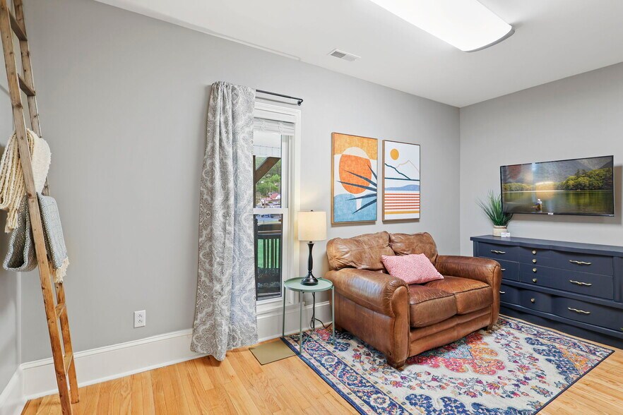 More Photos Of 100 S Railroad Ave, Damascus Apartments For Sale