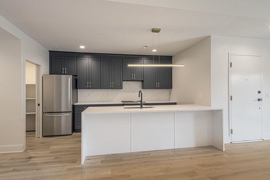 More Photos Of 200 W Gregory Blvd, Kansas City Apartments For Sale