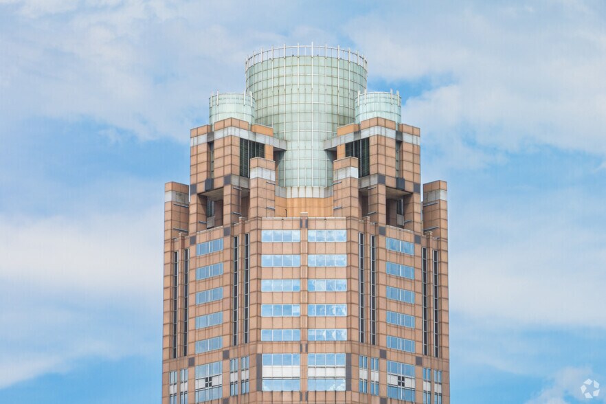 More Photos Of 311 S Wacker Dr, Chicago Office For Lease