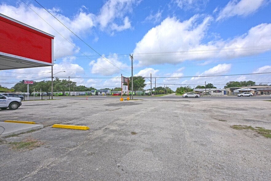 More Photos Of S 2162 S WW White Rd, San Antonio Restaurant For Sale