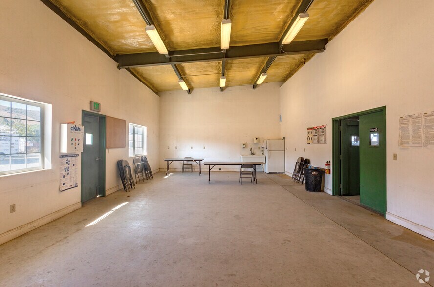 More Photos Of 2310 San Juan Rd, Hollister Manufacturing For Sale