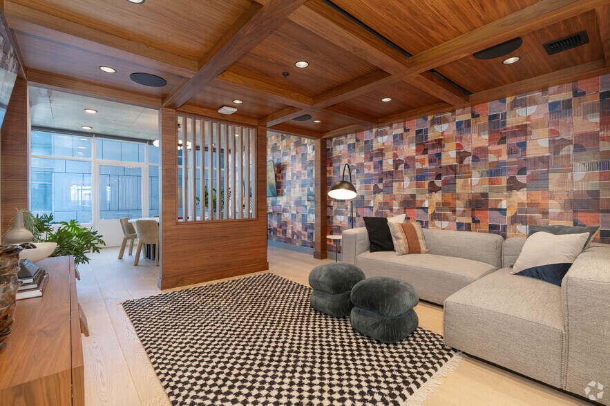 More Photos Of 1550 NW Naito Pky, Portland Apartments For Lease