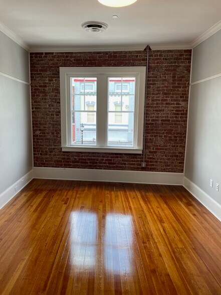 More Photos Of 121-129 N Main St, Mooresville Storefront Retail Office For Lease