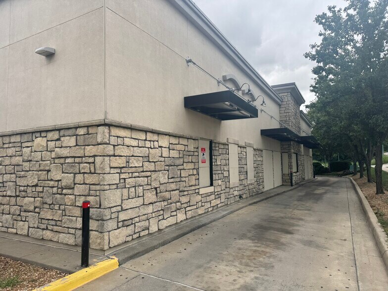 More Photos Of 211 S 18th St Expy, Kansas City Fast Food For Sale