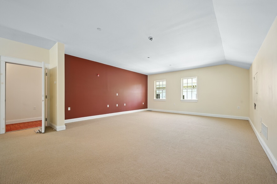 More Photos Of 56 Main St, Stamford Hotel For Sale