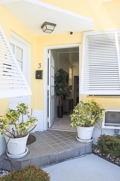 More Photos Of 172 N County Rd, Palm Beach Apartments For Sale