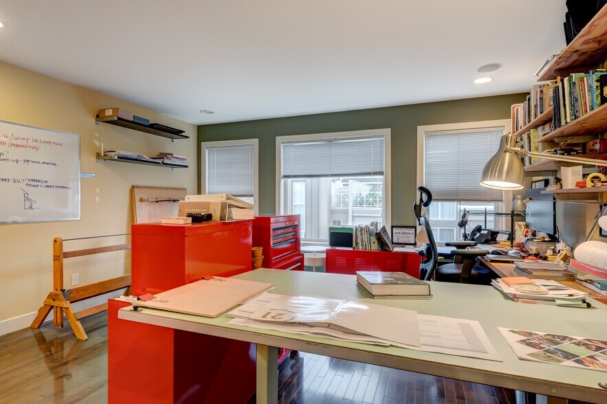 More Photos Of 1812 14A St SW, Calgary Office Residential For Sale