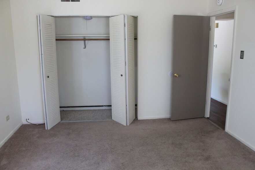 More Photos Of 4300 Lindenwood Dr, Matteson Apartments For Sale