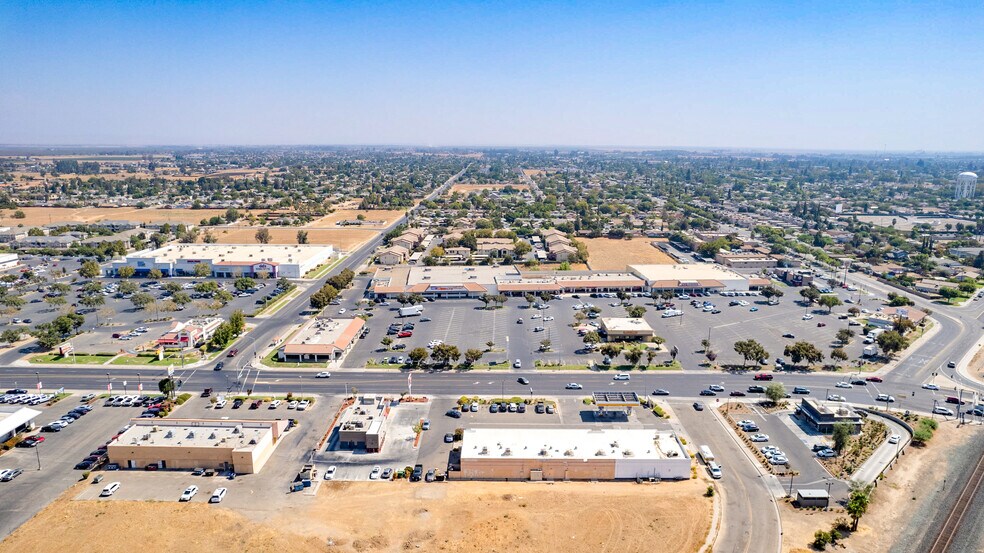 More Photos Of 1130 Country Club Dr, Madera Freestanding For Lease