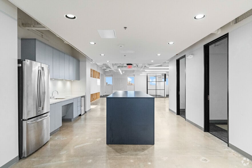 More Photos Of 2000 Crawford St, Houston Office For Sale