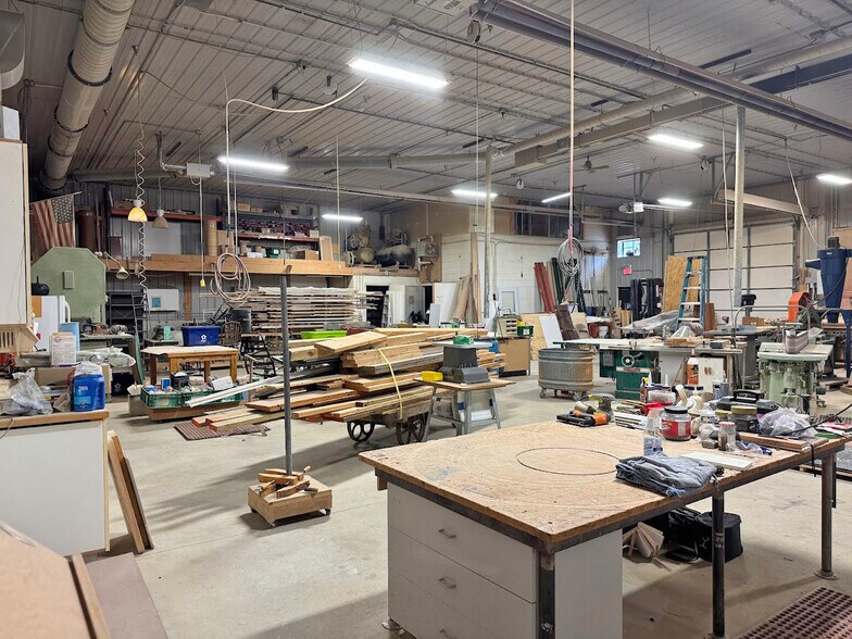More Photos Of 7675 Highland Rd, Waterford Showroom For Lease