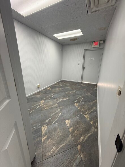 More Photos Of 3935 Enterprise Ave, Naples Auto Salvage Facility For Lease