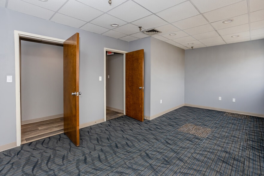 More Photos Of 239 Silas Deane Hwy, Wethersfield Medical For Lease