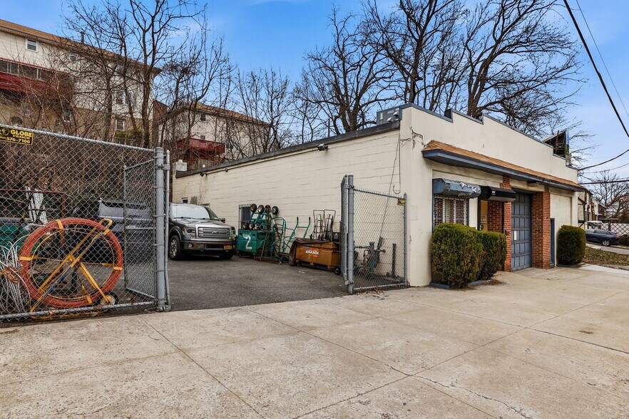 More Photos Of 402 Mclean Ave, Yonkers Office For Sale