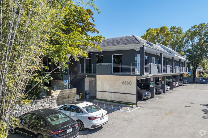More Photos Of 6330 Manor Ln, South Miami Office For Lease