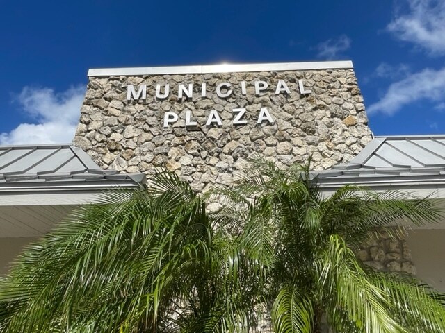 More Photos Of 1011-1065 5th Ave N, Naples Storefront Retail Office For Lease