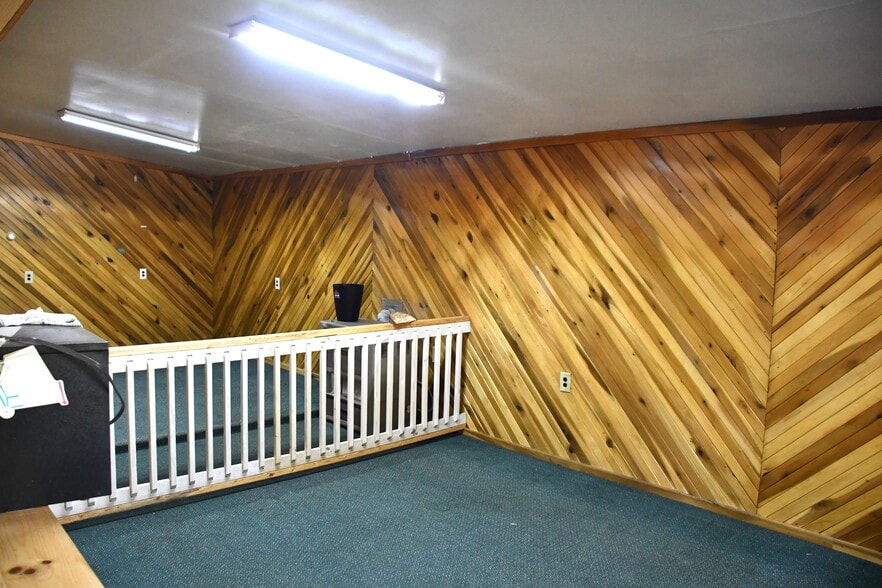 More Photos Of 138 Chestnut St, Marienville General Retail For Sale