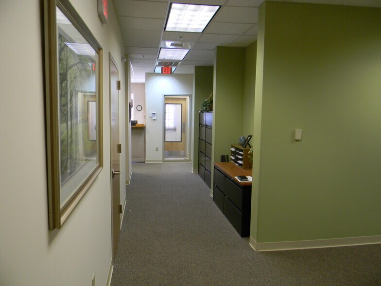 More Photos Of 195 Russell St, Hadley Medical For Lease