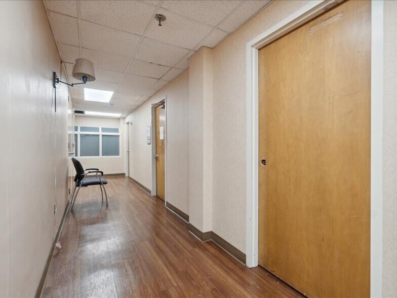 More Photos Of 1100 W Saginaw St, Lansing Medical For Sale