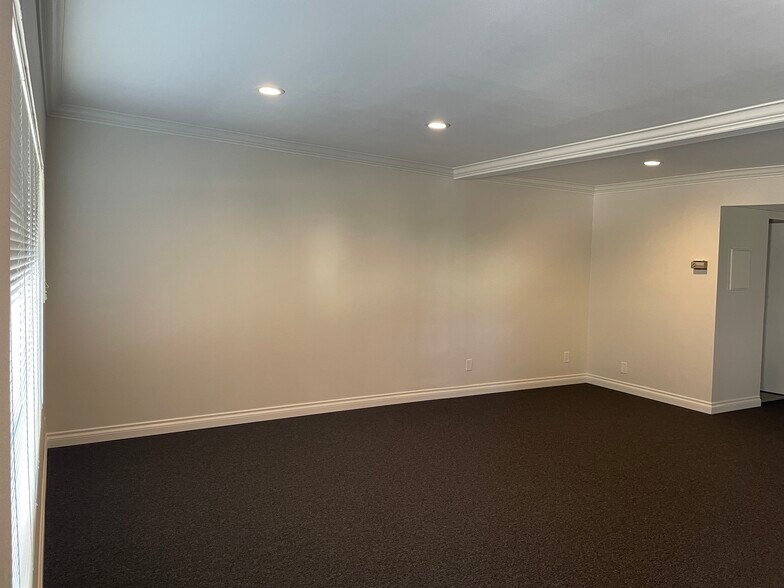 More Photos Of 25660 Crenshaw Blvd, Torrance Office Residential For Lease