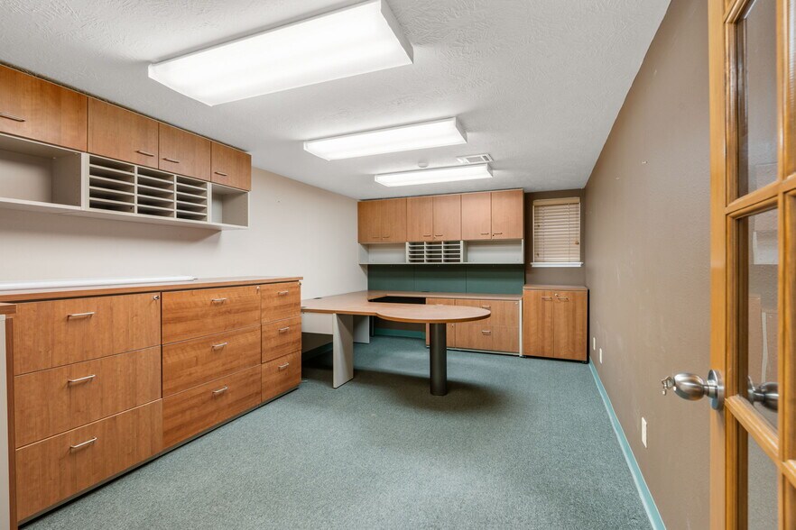 More Photos Of 2200 Sciaaca Rd, Spring Office For Sale