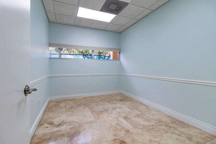 More Photos Of 6141 Sunset Dr, South Miami Medical For Lease